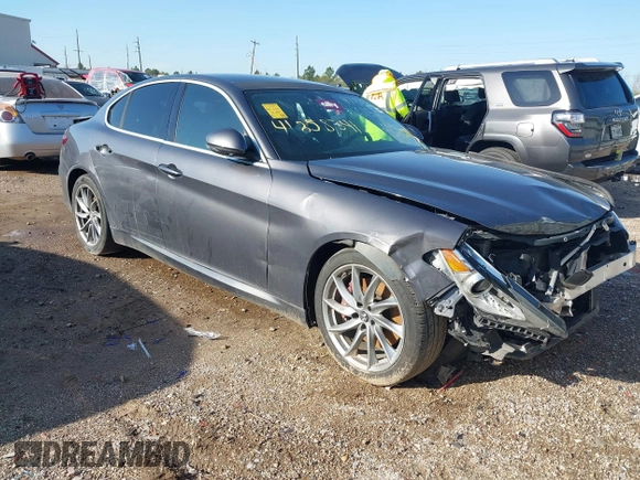 2017 Alfa Romeo Giulia with VIN ZARFAEBN9H7556152, listed as a IAAI auction lot 41858341 with 72,202 mi miles. Bid and sale history available at carsss.com. Image 1.