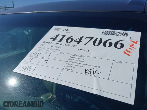2017 Toyota Sienna XLE Auto Access Seat with VIN 5TDYZ3DC9HS849096, listed as a IAAI auction lot 41647066 with 92,197 mi miles. Bid and sale history available at carsss.com. Image 17.
