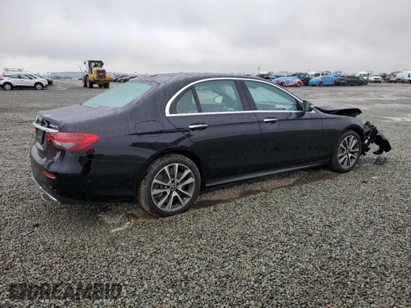 2021 Mercedes-Benz E-Class E 450 with VIN W1KZF5KBXMA880082, listed as a Copart auction lot 44267945 with 31,239 mi miles and Salvage Title. Bid and sale history available at carsss.com. Image 3.