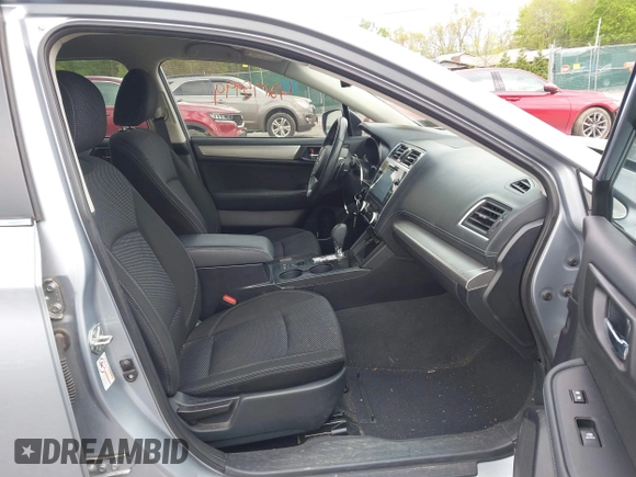 2018 Subaru Outback Premium z VIN 4S4BSAFC4J3257300, wystawiony jako IAAI lot #42175999 z przebiegiem 76 451 mil mil oraz . Historia ofert i sprzedaży dostępna na DreamBid. Obrazek 5.