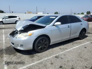 2010 Toyota Camry z VIN 4T1BF3EKXAU058710, wystawiony jako Copart lot #59787705 z przebiegiem 127 710 mil mil oraz Szkoda całkowita • Salvage title. Historia ofert i sprzedaży dostępna na DreamBid. Obrazek 1.