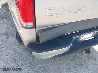 2005 Chevrolet Avalanche Z71 with VIN 3GNEK12Z05G246607, listed as a IAAI auction lot 41972160 with 1 mi miles. Bid and sale history available at carsss.com. Image 6.
