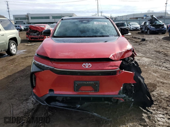 2024 Toyota bZ4X XLE z VIN JTMABACA3RA076814, wystawiony jako Copart lot #47046235 z przebiegiem 18 457 mil mil oraz Szkody całkowita. Historia ofert i sprzedaży dostępna na DreamBid. Obrazek 5.