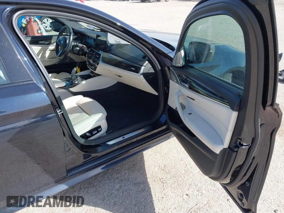 2018 BMW 5 Series M550i xDrive with VIN WBAJB9C55JB286036, listed as a IAAI auction lot 41738640 with 79,049 mi miles and . Bid and sale history available at DreamBid. Image 5.