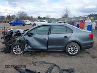 2014 Volkswagen Jetta SE z VIN 3VWD17AJ9EM358777, wystawiony jako IAAI lot #41880077 z przebiegiem 161 985 mil mil oraz . Historia ofert i sprzedaży dostępna na DreamBid. Obrazek 15.