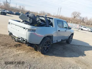 2025 Rivian R1T Adventure z VIN 7FCTGBAAXSN035740, wystawiony jako IAAI lot #41728515 z przebiegiem 3 773 mil mil oraz . Historia ofert i sprzedaży dostępna na DreamBid. Obrazek 4.
