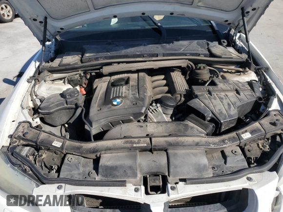 2011 BMW 3 Series 328i xDrive with VIN WBAUU3C52BA542516, listed as a Copart auction lot 81572764 with Not Provided miles and Salvage Title. Bid and sale history available at DreamBid. Image 13.