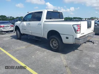 2006 Nissan Titan LE z VIN 1N6AA07B86N558129, wystawiony jako IAAI lot #42290349 z przebiegiem 177 739 mil mil oraz . Historia ofert i sprzedaży dostępna na DreamBid. Obrazek 3.