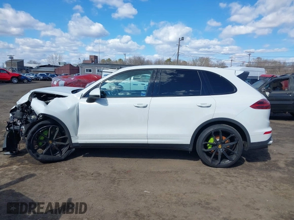 2016 Porsche Cayenne with VIN WP1AA2A26GLA02503, listed as a IAAI auction lot 41684700 with 90,495 mi miles. Bid and sale history available at carsss.com. Image 14.