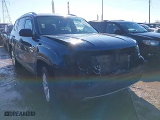 2018 Volkswagen Atlas 3.6L V6 SE with VIN 1V2KR2CA4JC587252, listed as a IAAI auction lot 41451075 with 186,137 mi miles. Bid and sale history available at carsss.com. Image 1.