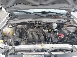 2008 Ford Escape XLT with VIN 1FMCU93108KB75838, listed as a IAAI auction lot 41040911 with 205,049 mi miles. Bid and sale history available at carsss.com. Image 10.