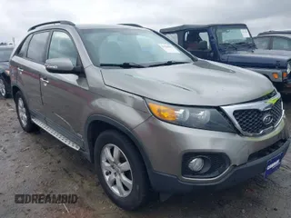 2013 Kia Sorento LX with VIN 5XYKTDA26DG334153, listed as a IAAI auction lot 41534062 with 122,840 mi miles. Bid and sale history available at carsss.com. Image 1.