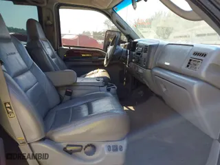 2004 Ford Super Duty F-250 XL with VIN 1FTNW21P34EB19195, listed as a IAAI auction lot 41624606 with 317,608 mi miles. Bid and sale history available at carsss.com. Image 5.