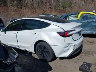 2025 Tesla Model 3 Long Range with VIN 5YJ3E1EB4SF914979, listed as a IAAI auction lot 41695023 with 2,263 mi miles and . Bid and sale history available at DreamBid. Image 13.