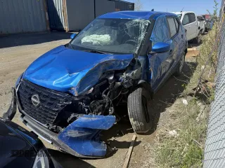 2022 Nissan Kicks S z VIN 3N1CP5BV5NL473873, wystawiony jako Copart lot #57918285 z przebiegiem 41 112 mil mil oraz Szkoda całkowita • Salvage title. Historia ofert i sprzedaży dostępna na DreamBid. Obrazek 1.