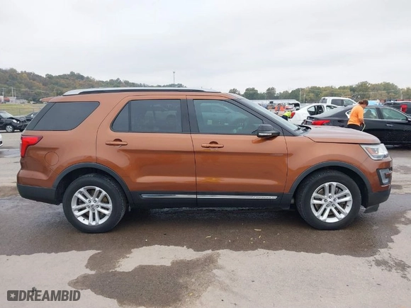 2017 Ford Explorer XLT with VIN 1FM5K7D80HGA43535, listed as a IAAI auction lot 40653467 with 98,360 mi miles. Bid and sale history available at carsss.com. Image 13.