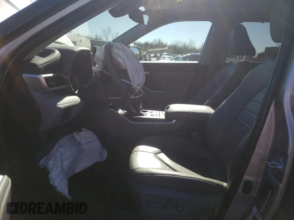2022 Toyota Highlander XLE with VIN 5TDGZRBH6NS222767, listed as a Copart auction lot 81367674 with 27,948 mi miles and Salvage title. Bid and sale history available at DreamBid. Image 7.