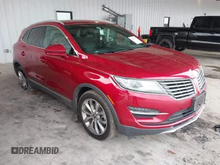 2017 Lincoln MKC Select z VIN 5LMCJ2C96HUL63240, wystawiony jako IAAI lot #42075525 z przebiegiem 82 057 mil mil oraz . Historia ofert i sprzedaży dostępna na DreamBid. Obrazek 1.