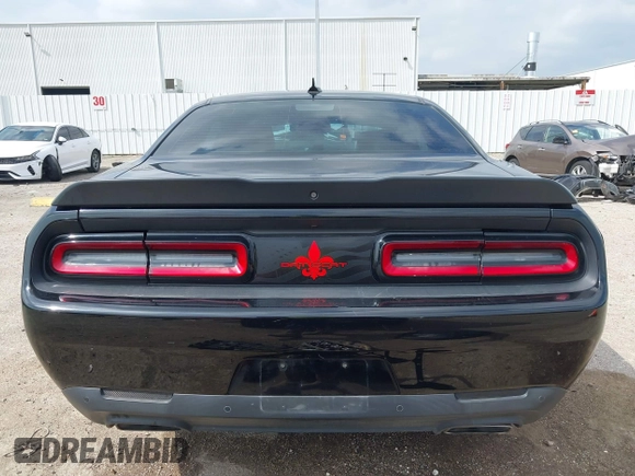2016 Dodge Challenger R/T Scat Pack z VIN 2C3CDZFJ3GH334930, wystawiony jako IAAI lot #41872373 z przebiegiem 146 937 mil mil oraz . Historia ofert i sprzedaży dostępna na DreamBid. Obrazek 17.