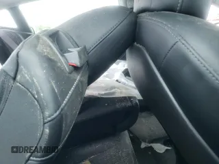 2019 Tesla Model 3 Mid Range z VIN 5YJ3E1EA0KF394514, wystawiony jako Copart lot #58051215 z przebiegiem Nie podano mil oraz Szkody całkowita. Historia ofert i sprzedaży dostępna na DreamBid. Obrazek 10.