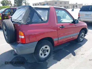 1999 Chevrolet Tracker z VIN 2CNBJ1865X6935435, wystawiony jako IAAI lot #42421108 z przebiegiem Nie podano mil oraz . Historia ofert i sprzedaży dostępna na DreamBid. Obrazek 4.