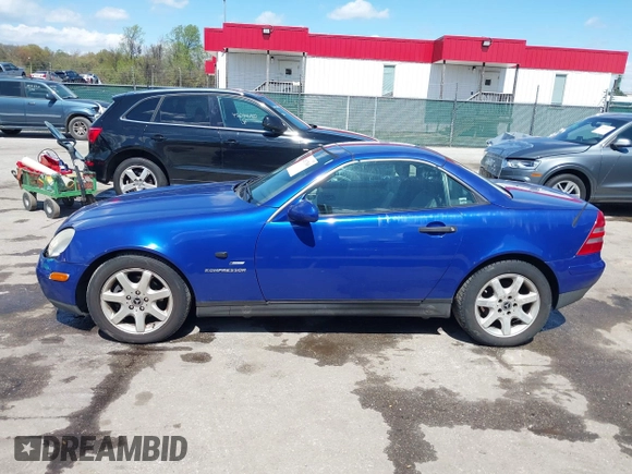 1998 Mercedes-Benz SLK 230/320 with VIN WDBKK47F0WF073233, listed as a IAAI auction lot 42017548 with 125,262 mi miles and . Bid and sale history available at DreamBid. Image 14.