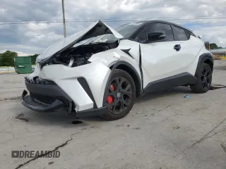 2022 Toyota C-HR XLE z VIN JTNKHMBXXN1131677, wystawiony jako Copart lot #57052965 z przebiegiem 77 600 mil mil oraz Szkody całkowita. Historia ofert i sprzedaży dostępna na DreamBid. Obrazek 1.