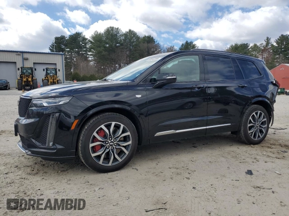 2024 Cadillac XT6 AWD Sport z VIN 1GYKPGRS6RZ749292, wystawiony jako Copart lot #50844795 z przebiegiem 12 972 mil mil oraz Szkoda całkowita • Salvage title. Historia ofert i sprzedaży dostępna na DreamBid. Obrazek 1.
