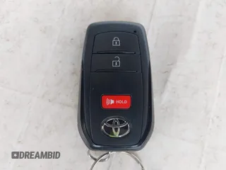 2023 Toyota Corolla Cross LE z VIN 7MUCAABG9PV051438, wystawiony jako IAAI lot #42538566 z przebiegiem 82 437 mil mil oraz . Historia ofert i sprzedaży dostępna na DreamBid. Obrazek 11.
