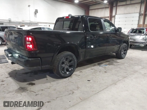2025 Ram 1500 Big Horn z VIN 1C6RRFFG0SN572588, wystawiony jako IAAI lot #41629079 z przebiegiem 6 675 mil mil oraz . Historia ofert i sprzedaży dostępna na DreamBid. Obrazek 4.