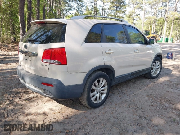 2011 Kia Sorento EX with VIN 5XYKU4A27BG011773, listed as a IAAI auction lot 42085204 with 292,692 mi miles. Bid and sale history available at carsss.com. Image 4.