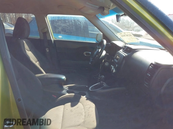 2015 Kia Soul with VIN KNDJN2A2XF7789632, listed as a IAAI auction lot 41547010 with 82,829 mi miles. Bid and sale history available at carsss.com. Image 5.