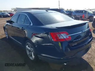 2010 Ford Taurus SHO с VIN 1FAHP2KT2AG138722, выставлен на аукционе IAAI как лот 41986706 с пробегом 133 811 миль миль и . История ставок и продаж доступна на DreamBid. Изображение 3.