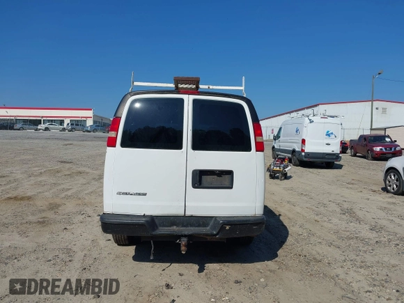 2009 Chevrolet Express Cargo Van with VIN 1GCGG25C791125061, listed as a IAAI auction lot 42131397 with 247,397 mi miles. Bid and sale history available at carsss.com. Image 16.