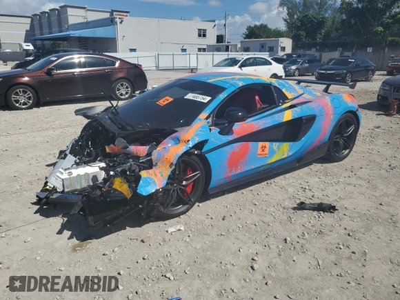 2019 McLaren 570S z VIN SBM13FAA9KW006456, wystawiony jako Copart lot #77400754 z przebiegiem Nie podano mil oraz Nie do naprawy. Historia ofert i sprzedaży dostępna na DreamBid. Obrazek 1.
