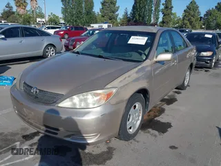 2002 Toyota Camry XLE z VIN 4T1BF32KX2U034414, wystawiony jako IAAI lot #42281225 z przebiegiem 141 434 mil mil oraz . Historia ofert i sprzedaży dostępna na DreamBid. Obrazek 6.