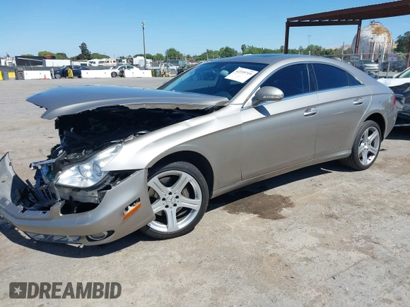 2006 Mercedes-Benz CLS 500 z VIN WDDDJ75X46A059753, wystawiony jako IAAI lot #42335719 z przebiegiem 113 962 mil mil oraz . Historia ofert i sprzedaży dostępna na DreamBid. Obrazek 17.