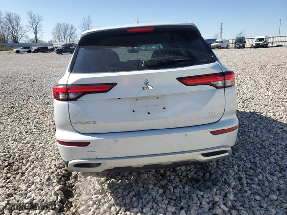 2024 Mitsubishi Outlander SE with VIN JA4J4VA87RZ089014, listed as a Copart auction lot 51427575 with 12,886 mi miles and Clean Title. Bid and sale history available at carsss.com. Image 6.