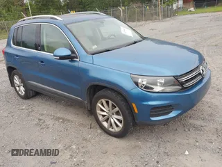 2017 Volkswagen Tiguan Wolfsburg Edition z VIN WVGSV7AXXHW512884, wystawiony jako IAAI lot #42295807 z przebiegiem 79 298 mil mil oraz . Historia ofert i sprzedaży dostępna na DreamBid. Obrazek 1.