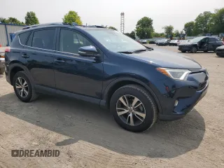2018 Toyota RAV4 XLE z VIN JTMRFREV9JJ237256, wystawiony jako Copart lot #58391805 z przebiegiem 83 798 mil mil oraz Szkoda całkowita • Salvage title. Historia ofert i sprzedaży dostępna na DreamBid. Obrazek 4.