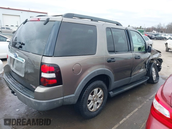 2006 Ford Explorer XLT z VIN 1FMEU73E66UA09423, wystawiony jako IAAI lot #41552885 z przebiegiem 214 269 mil mil oraz . Historia ofert i sprzedaży dostępna na DreamBid. Obrazek 4.