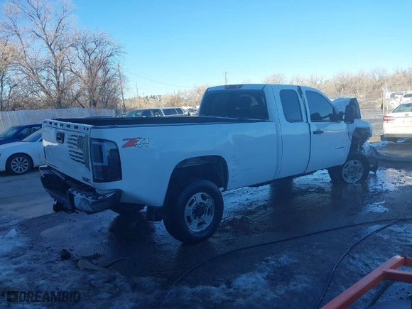 2012 GMC Sierra 2500HD SLE with VIN 1GT220C82CZ121696, listed as a IAAI auction lot 41608078 with 418,639 mi miles. Bid and sale history available at carsss.com. Image 4.