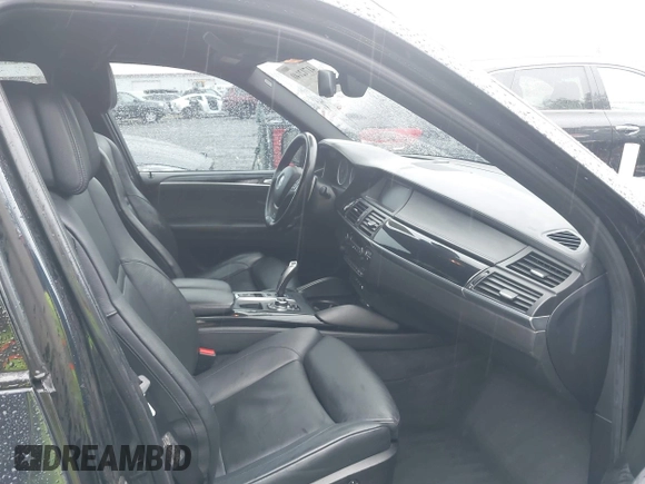 2010 BMW X5 M with VIN 5YMGY0C59ALK25572, listed as a IAAI auction lot 41712140 with 163,226 mi miles. Bid and sale history available at carsss.com. Image 5.