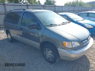 1998 Toyota Sienna LE with VIN 4T3ZF13C8WU038677, listed as a IAAI auction lot 42813072 with 262,588 mi miles and . Bid and sale history available at DreamBid. Image 1.