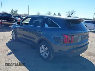 2022 Kia Sorento LX with VIN 5XYRG4LC1NG102859, listed as a IAAI auction lot 41661977 with 96,273 mi miles. Bid and sale history available at carsss.com. Image 3.