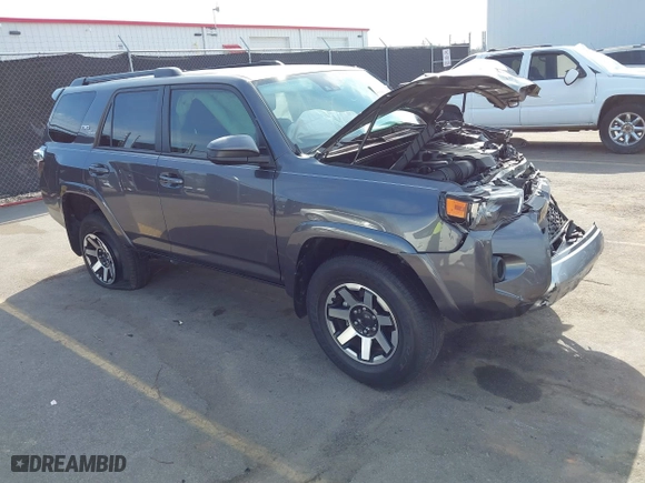 2021 Toyota 4Runner TRD Off Road with VIN JTEPU5JR0M5877962, listed as a IAAI auction lot 41683297 with 61,539 mi miles. Bid and sale history available at carsss.com. Image 1.
