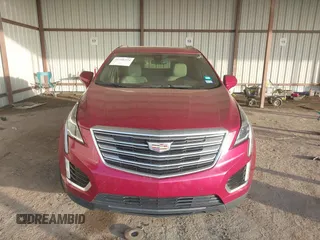 2019 Cadillac XT5 Premium Luxury FWD z VIN 1GYKNERS0KZ157287, wystawiony jako IAAI lot #41106524 z przebiegiem 131 464 mil mil oraz . Historia ofert i sprzedaży dostępna na DreamBid. Obrazek 12.