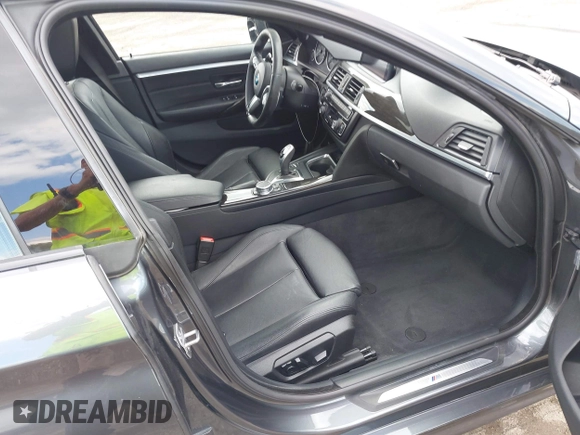 2015 BMW 4 Series 428i xDrive z VIN WBA4A7C5XFD415131, wystawiony jako IAAI lot #42100618 z przebiegiem 89 093 mil mil oraz . Historia ofert i sprzedaży dostępna na DreamBid. Obrazek 5.