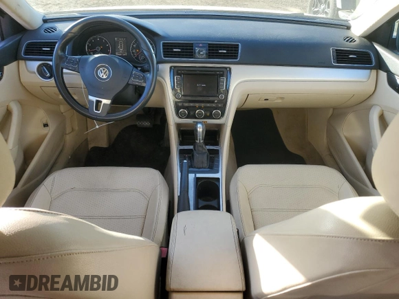 2012 Volkswagen Passat SE z VIN 1VWBP7A32CC092072, wystawiony jako Copart lot #83381494 z przebiegiem 259 949 mil mil oraz Szkoda całkowita • Salvage title. Historia ofert i sprzedaży dostępna na DreamBid. Obrazek 8.
