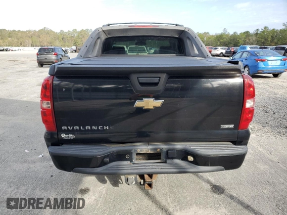 2008 Chevrolet Avalanche LS z VIN 3GNEC120X8G143925, wystawiony jako Copart lot #80324424 z przebiegiem 297 310 mil mil oraz Szkoda całkowita • Salvage title. Historia ofert i sprzedaży dostępna na DreamBid. Obrazek 6.